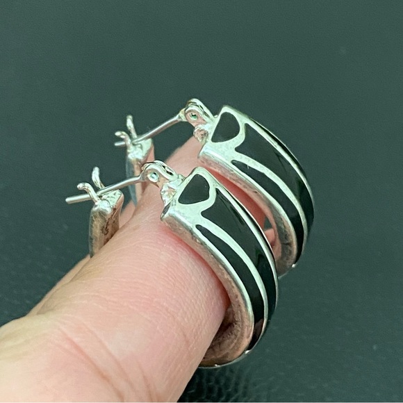 Vintage MONET Signed Black Enamel Silver-tone Hoop Earrings - Picture 12 of 15